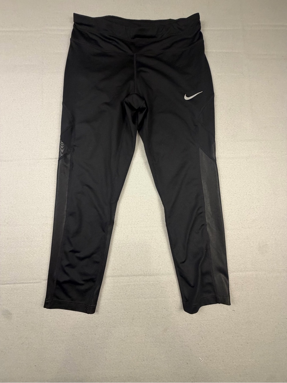 Nike Black Women's Athletic Leggings with Subtle Mesh Panels M